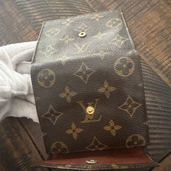 Louis Vuitton
Vintage 1988 Elise Wallet - Picture 13 of 16